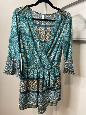 🎯Xhilaration Teal & Gold Print Wrap Romper